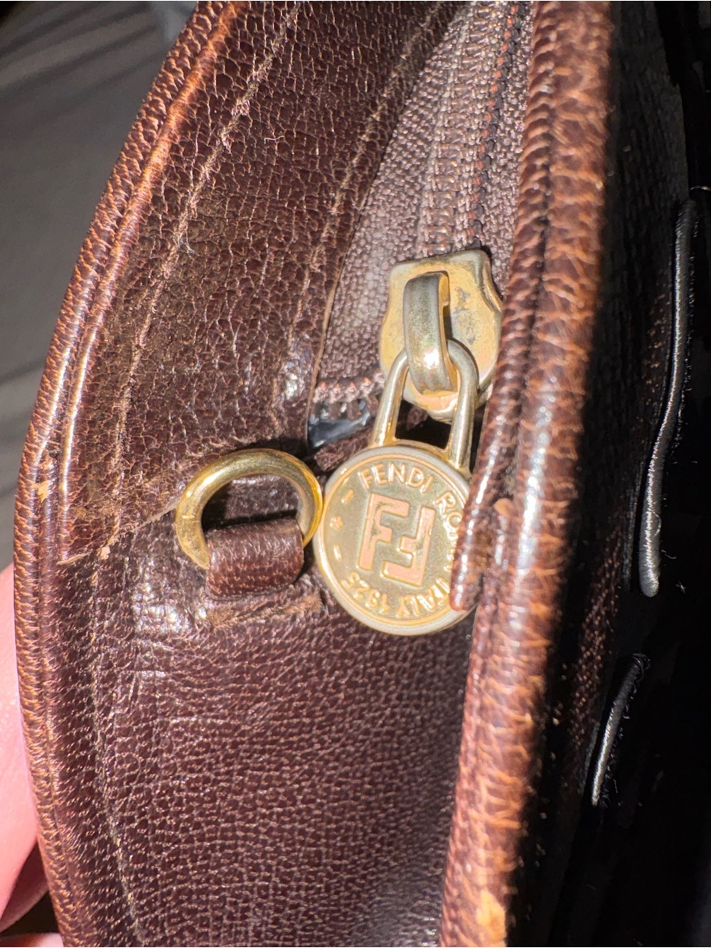 FENDI - Authentic Vintage Fendi Roma Lambskin Leather Appliqué Clutch - Picture 11 of 12